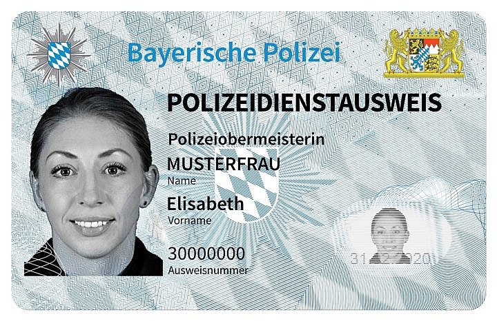 Neue Dienstausweise bei der mittelfränkischen Polizei (FOTO)